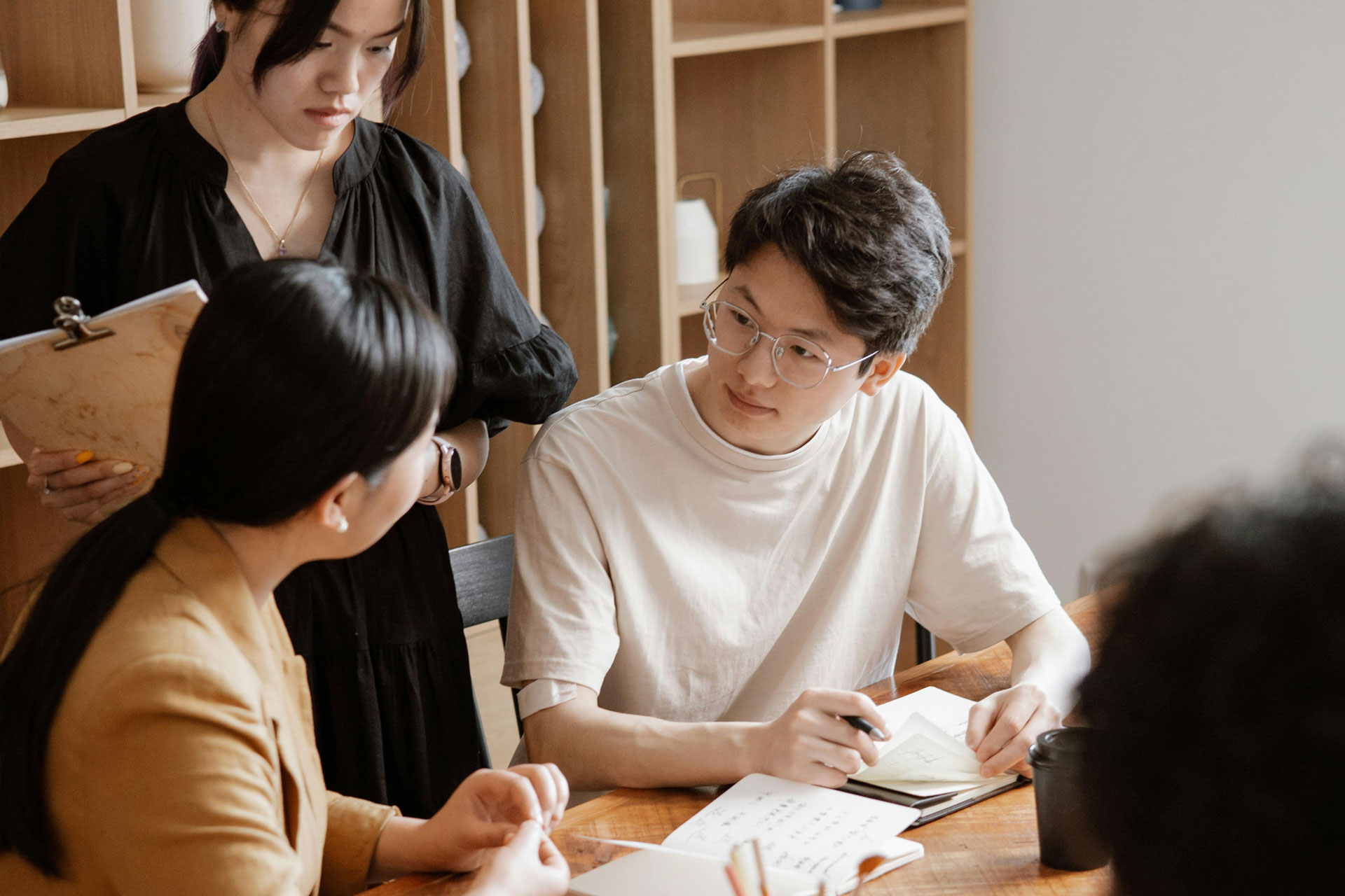 Professional team collaboration at brainforce